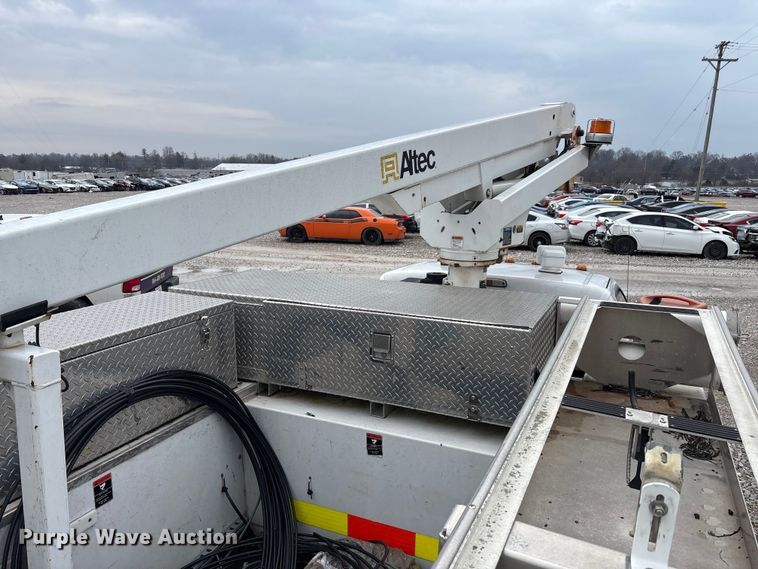 image for item YA2691 2013 Ford F450 Super Duty bucket truck