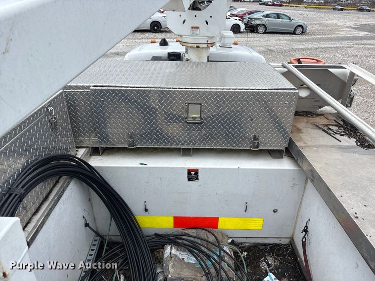 image for item YA2691 2013 Ford F450 Super Duty bucket truck