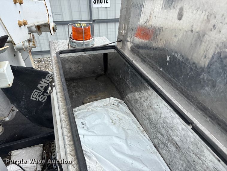 image for item YA2691 2013 Ford F450 Super Duty bucket truck