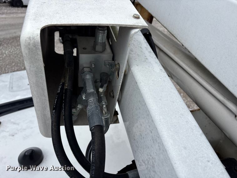 image for item YA2691 2013 Ford F450 Super Duty bucket truck