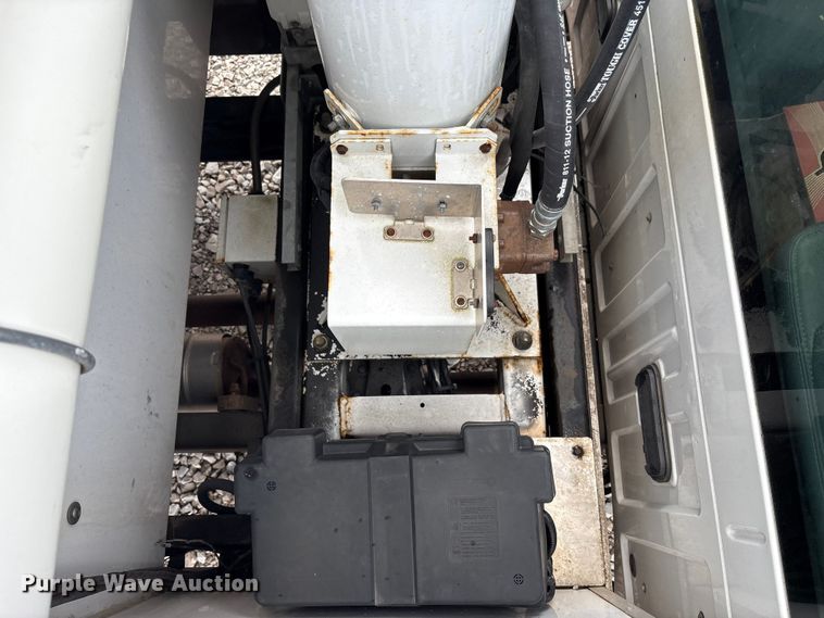 image for item YA2691 2013 Ford F450 Super Duty bucket truck