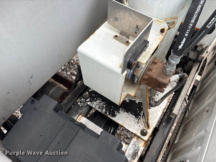 image for item YA2691 2013 Ford F450 Super Duty bucket truck