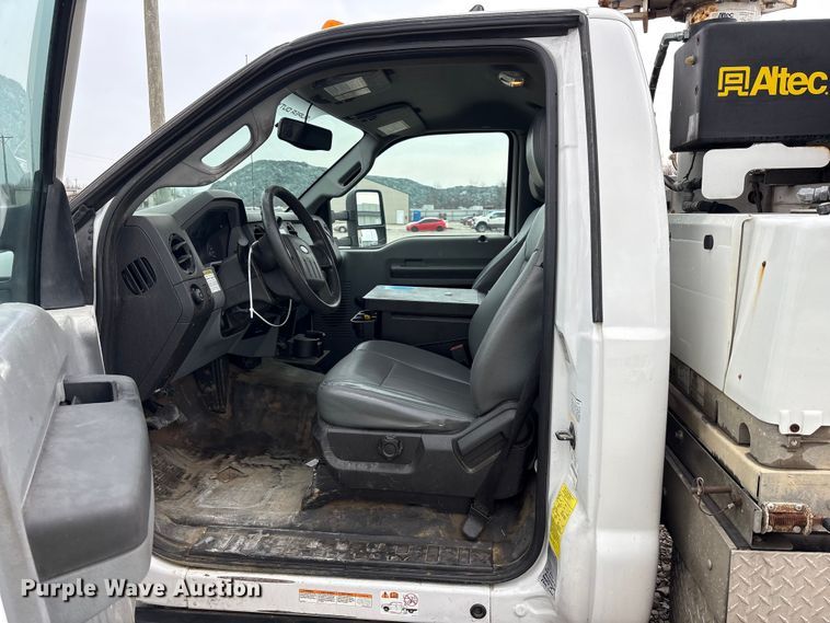 image for item YA2691 2013 Ford F450 Super Duty bucket truck