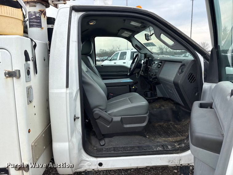 image for item YA2691 2013 Ford F450 Super Duty bucket truck