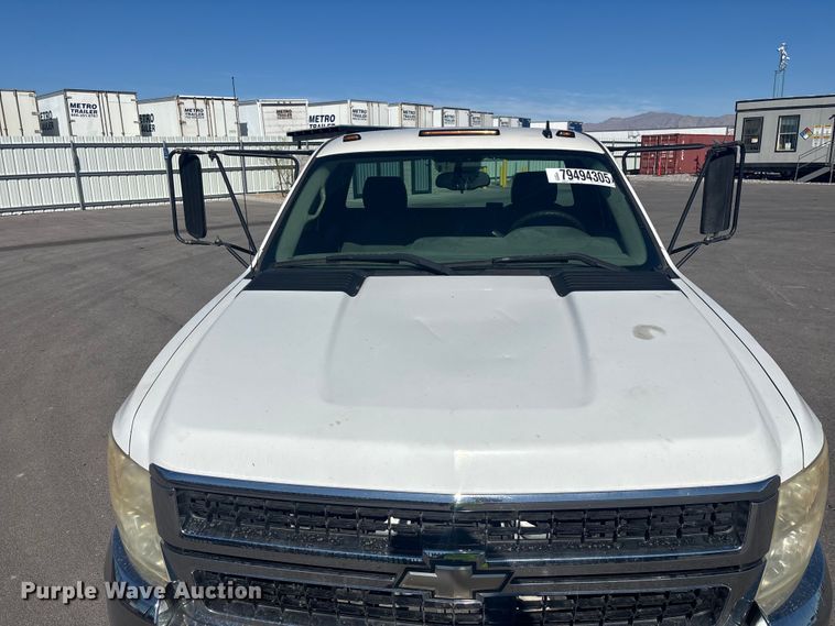 image for item YA2721 2007 Chevrolet Silverado 3500HD pickup truck cab and chassis
