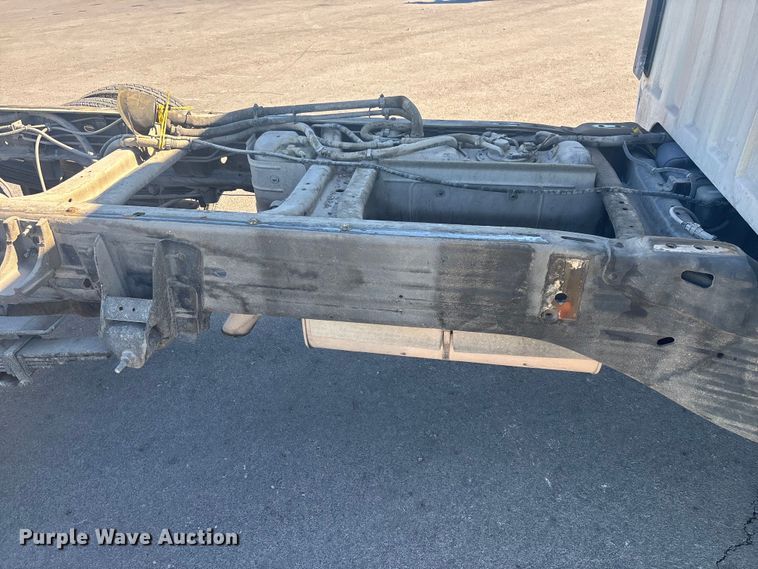 image for item YA2721 2007 Chevrolet Silverado 3500HD pickup truck cab and chassis