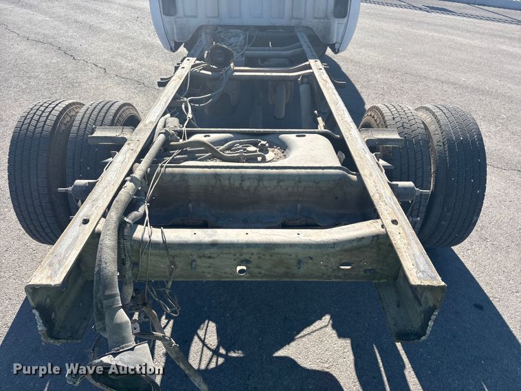 image for item YA2721 2007 Chevrolet Silverado 3500HD pickup truck cab and chassis