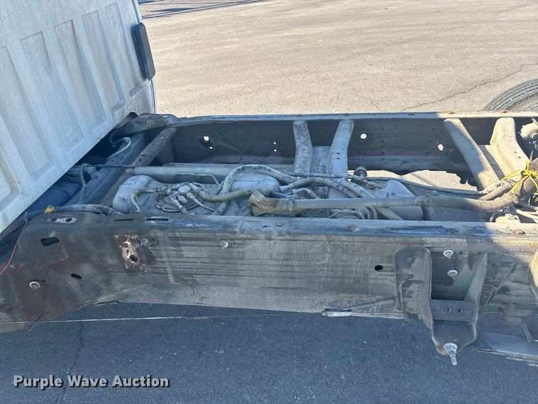 image for item YA2721 2007 Chevrolet Silverado 3500HD pickup truck cab and chassis