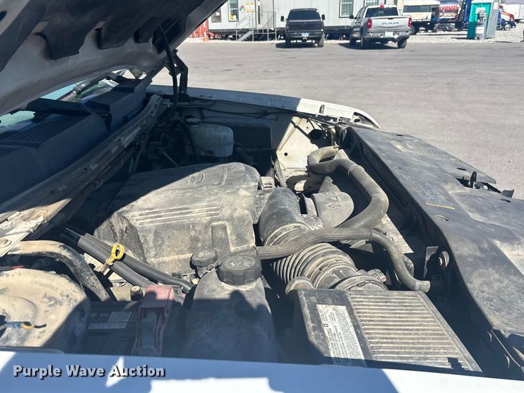 image for item YA2721 2007 Chevrolet Silverado 3500HD pickup truck cab and chassis