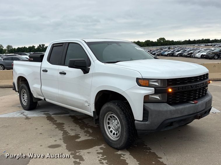 image for item YA3300 2021 Chevrolet Silverado 1500 pickup truck