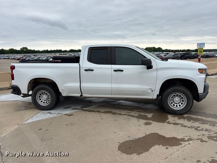 image for item YA3300 2021 Chevrolet Silverado 1500 pickup truck