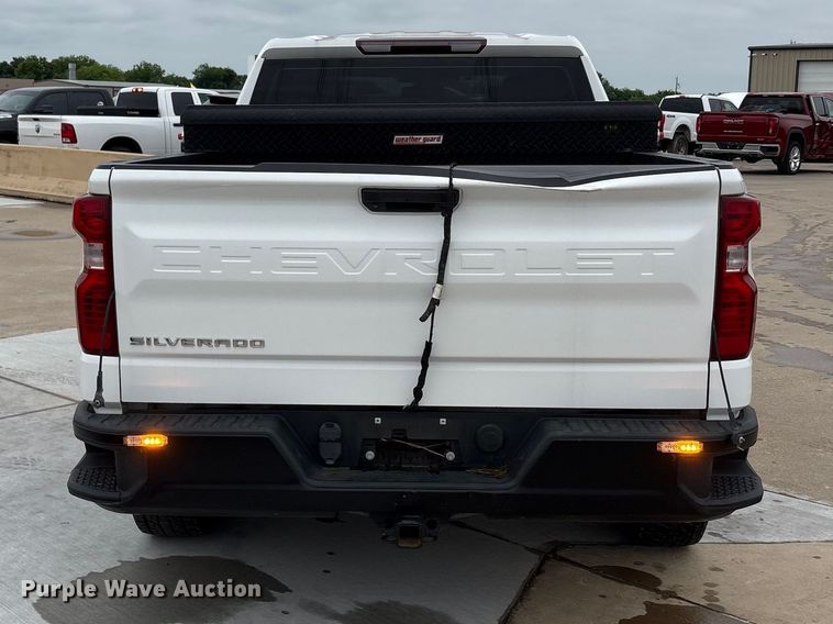 image for item YA3300 2021 Chevrolet Silverado 1500 pickup truck