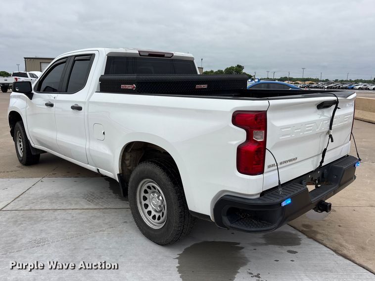 image for item YA3300 2021 Chevrolet Silverado 1500 pickup truck