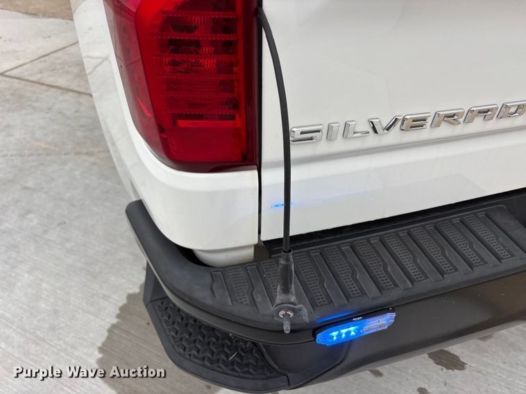 image for item YA3300 2021 Chevrolet Silverado 1500 pickup truck