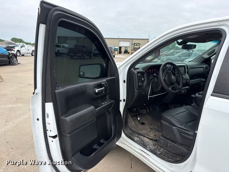 image for item YA3300 2021 Chevrolet Silverado 1500 pickup truck