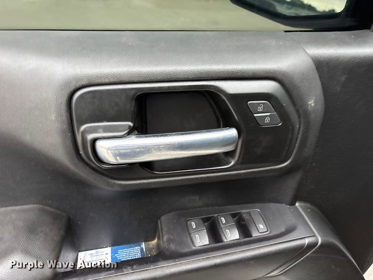 image for item YA3300 2021 Chevrolet Silverado 1500 pickup truck