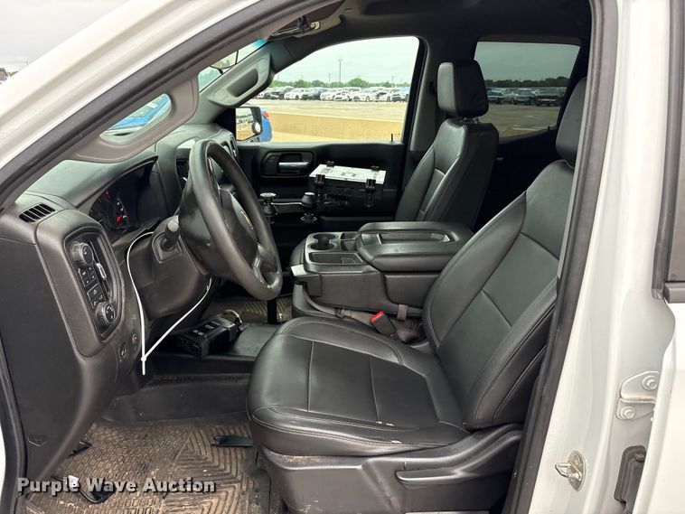 image for item YA3300 2021 Chevrolet Silverado 1500 pickup truck