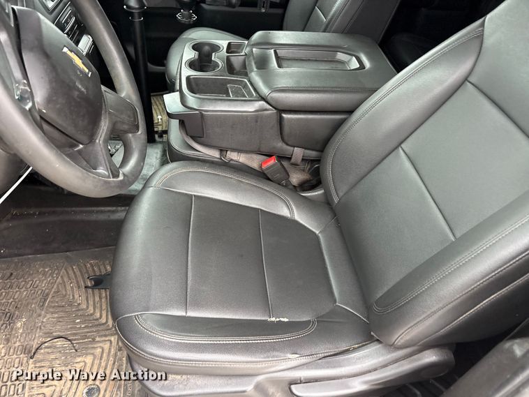 image for item YA3300 2021 Chevrolet Silverado 1500 pickup truck