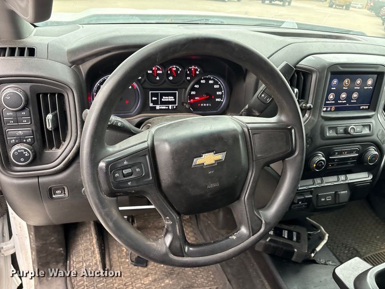 image for item YA3300 2021 Chevrolet Silverado 1500 pickup truck