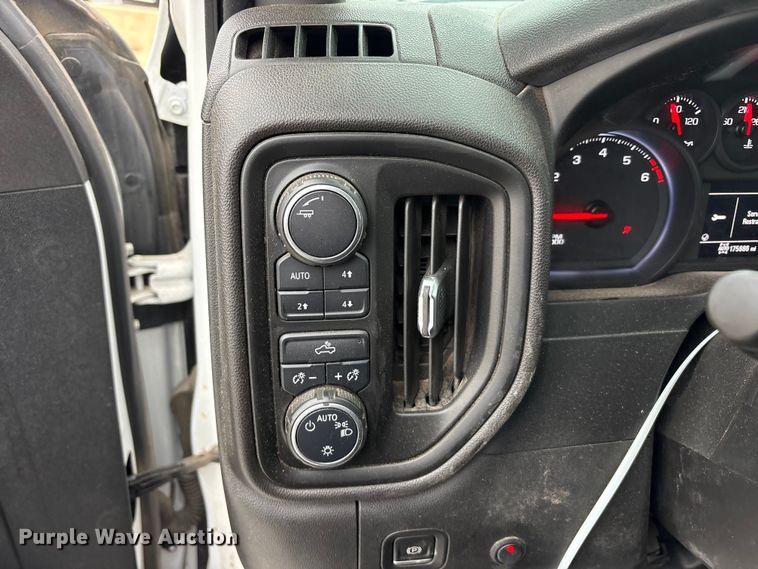 image for item YA3300 2021 Chevrolet Silverado 1500 pickup truck