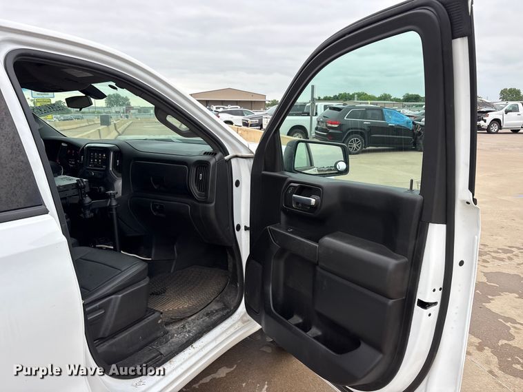image for item YA3300 2021 Chevrolet Silverado 1500 pickup truck