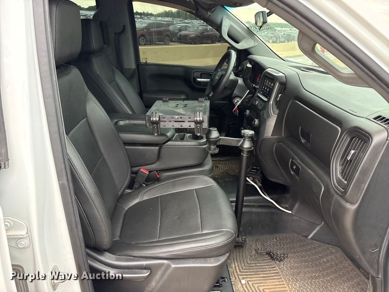 image for item YA3300 2021 Chevrolet Silverado 1500 pickup truck
