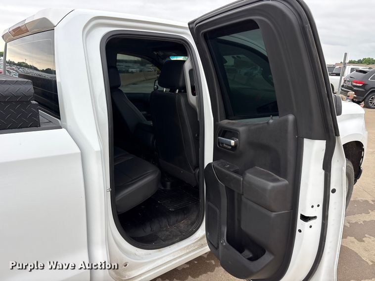 image for item YA3300 2021 Chevrolet Silverado 1500 pickup truck