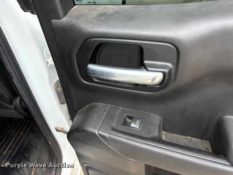 image for item YA3300 2021 Chevrolet Silverado 1500 pickup truck