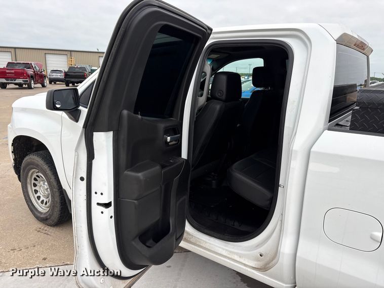 image for item YA3300 2021 Chevrolet Silverado 1500 pickup truck