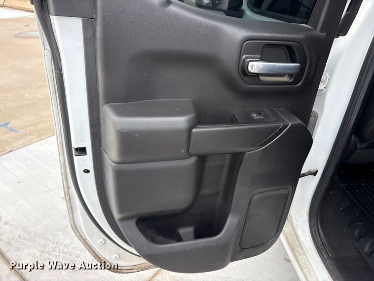 image for item YA3300 2021 Chevrolet Silverado 1500 pickup truck