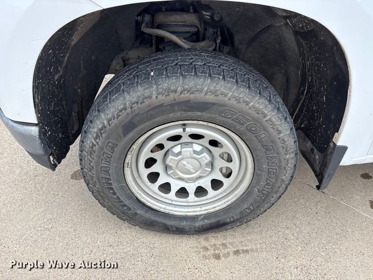 image for item YA3300 2021 Chevrolet Silverado 1500 pickup truck