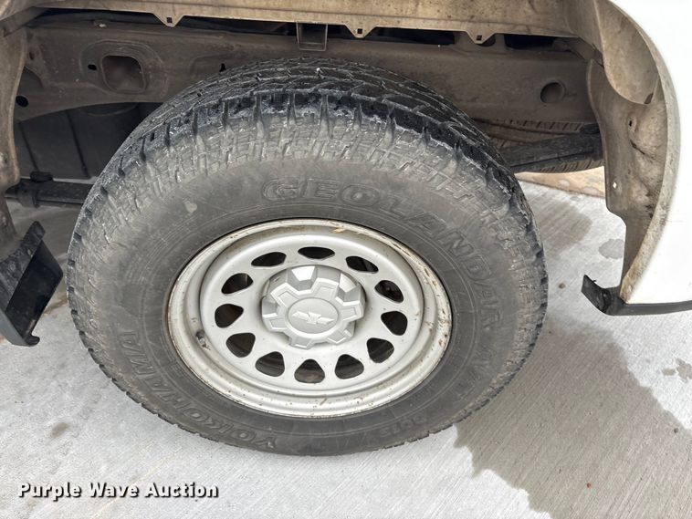 image for item YA3300 2021 Chevrolet Silverado 1500 pickup truck