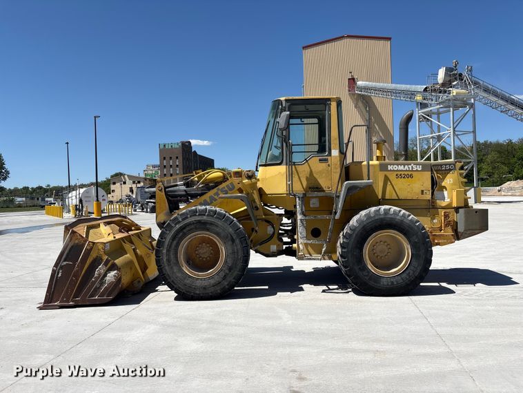 image for item DO5207 1999 Komatsu WA250-3 wheel loader