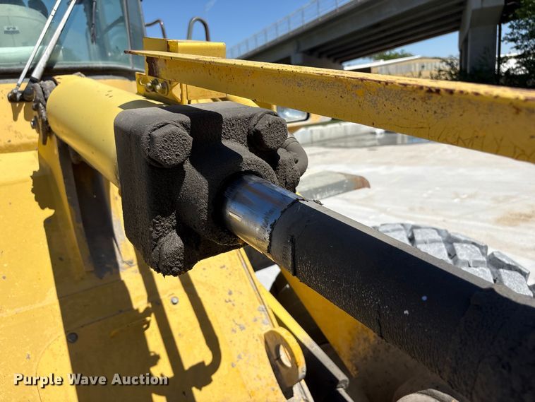 image for item DO5207 1999 Komatsu WA250-3 wheel loader