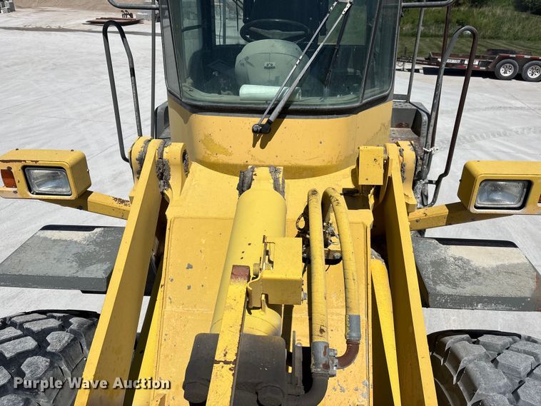 image for item DO5207 1999 Komatsu WA250-3 wheel loader