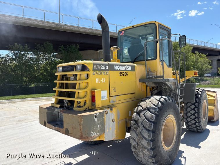image for item DO5207 1999 Komatsu WA250-3 wheel loader