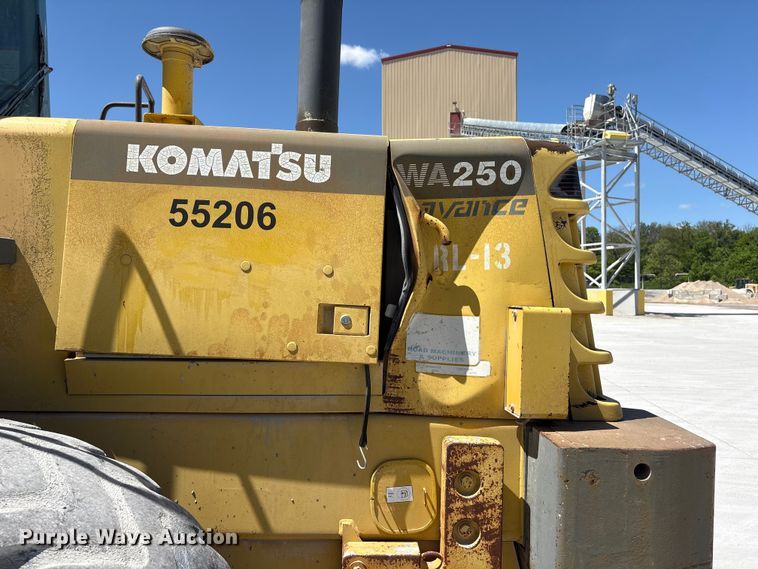 image for item DO5207 1999 Komatsu WA250-3 wheel loader