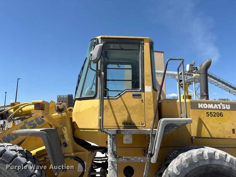 image for item DO5207 1999 Komatsu WA250-3 wheel loader