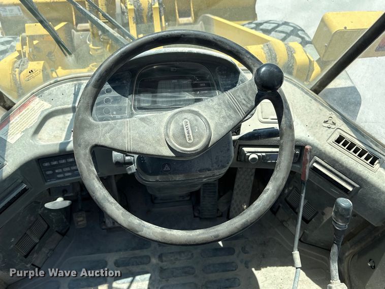 image for item DO5207 1999 Komatsu WA250-3 wheel loader