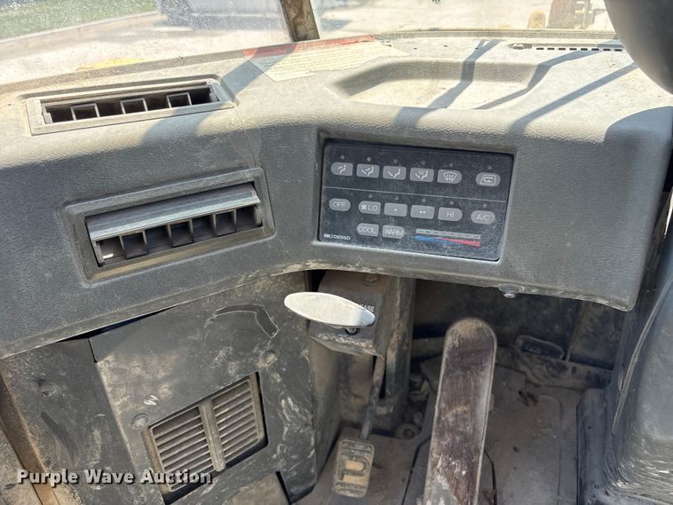 image for item DO5207 1999 Komatsu WA250-3 wheel loader