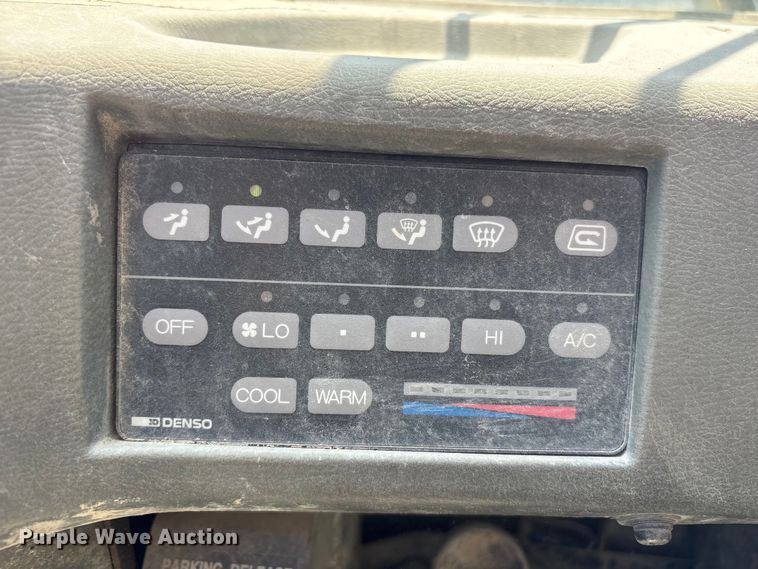 image for item DO5207 1999 Komatsu WA250-3 wheel loader