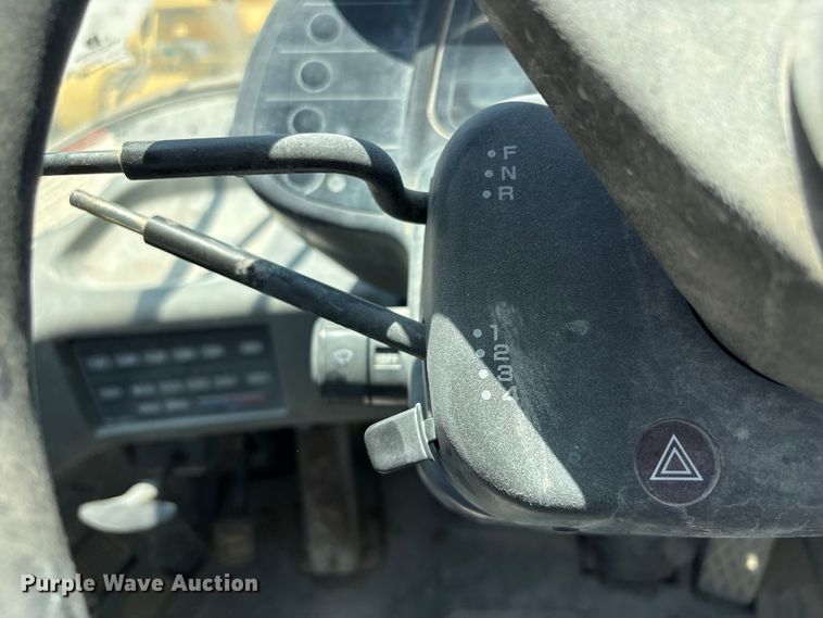 image for item DO5207 1999 Komatsu WA250-3 wheel loader