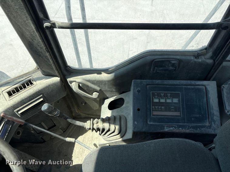 image for item DO5207 1999 Komatsu WA250-3 wheel loader
