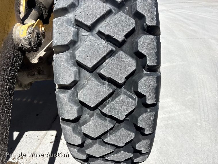 image for item DO5207 1999 Komatsu WA250-3 wheel loader
