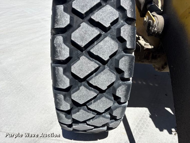 image for item DO5207 1999 Komatsu WA250-3 wheel loader