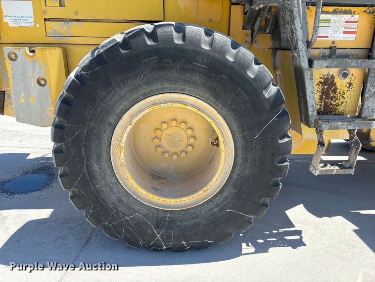 image for item DO5207 1999 Komatsu WA250-3 wheel loader