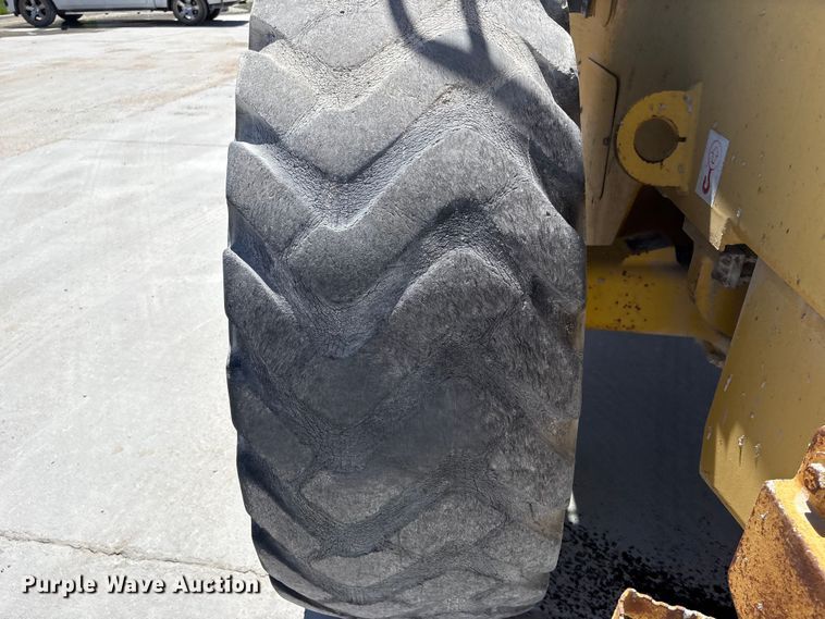 image for item DO5207 1999 Komatsu WA250-3 wheel loader
