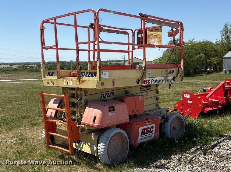 image for item DO5210 2000 JLG 3369-E scissor lift