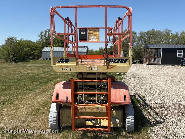 image for item DO5210 2000 JLG 3369-E scissor lift