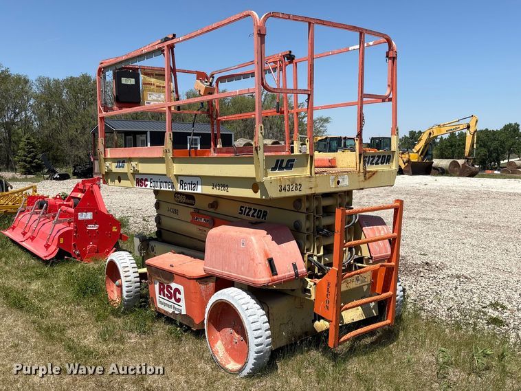 image for item DO5210 2000 JLG 3369-E scissor lift